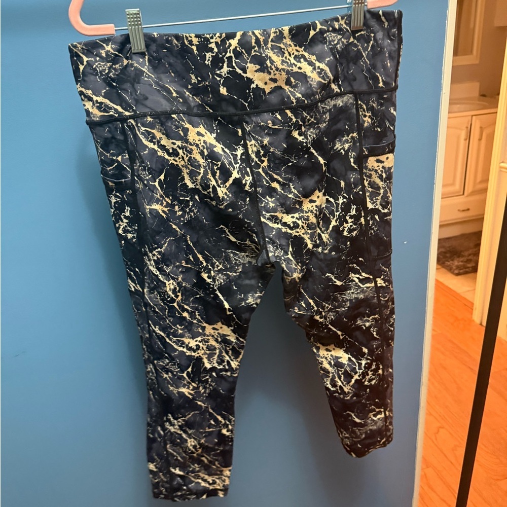 Constantly Varied Gear CVG Capri Marble Leggings in Black and Cream - Picture 2 of 4